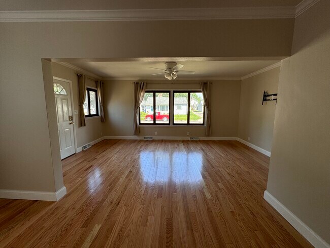 Living Room - 313 Chestnut St