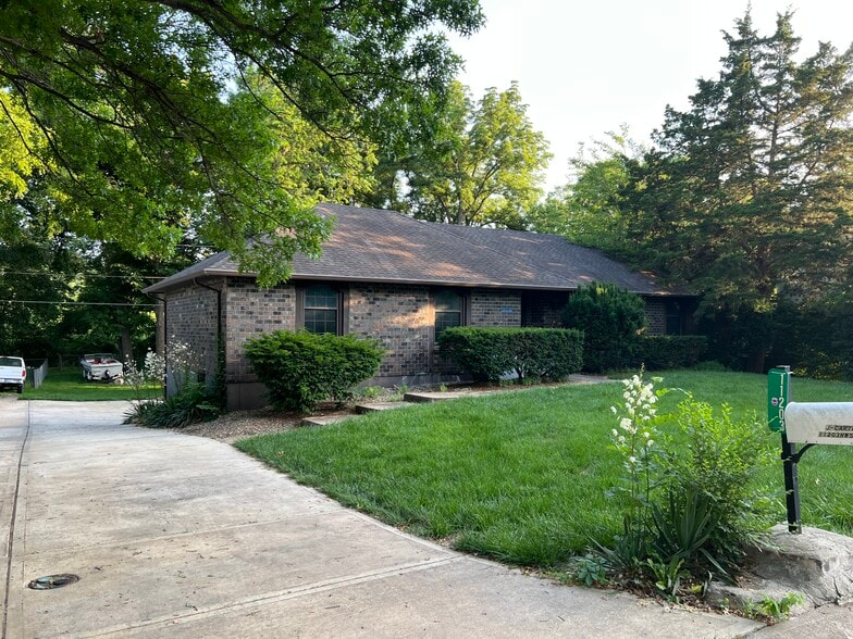 Front Yard - 11203 NW 58th St