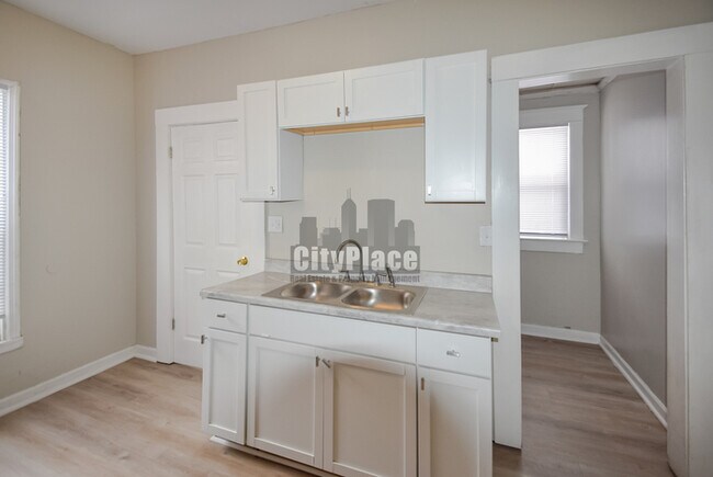 Building Photo - 820 N Oakland Ave