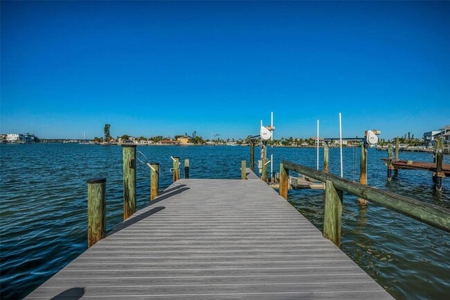 Building Photo - 14125 N Bayshore Dr