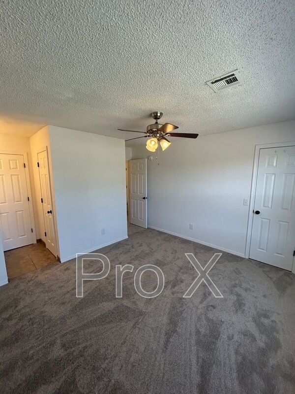 Building Photo - 3301 SW Victoria Pl