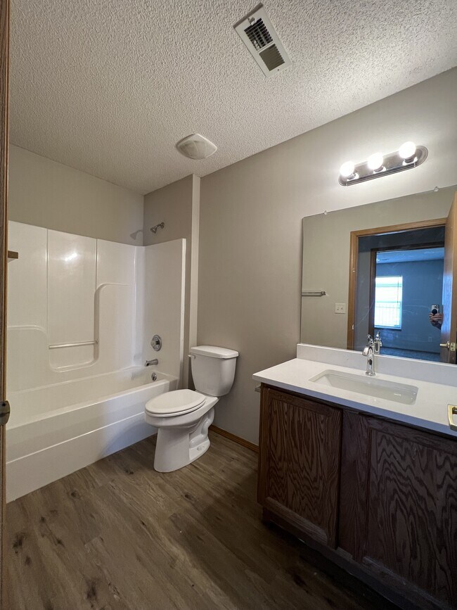 Building Photo - 2619 E Conquest St