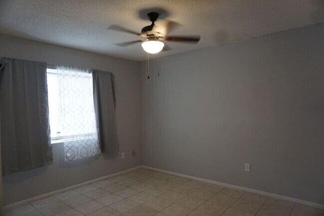 Building Photo - Single Story 2 bedroom 2 bathroom Townhome with Garage in Mandarin