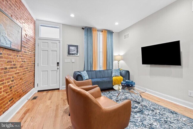 Building Photo - 2219 E Chase St