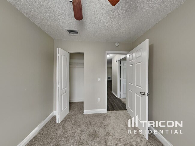 Building Photo - 111 Ravenway Dr