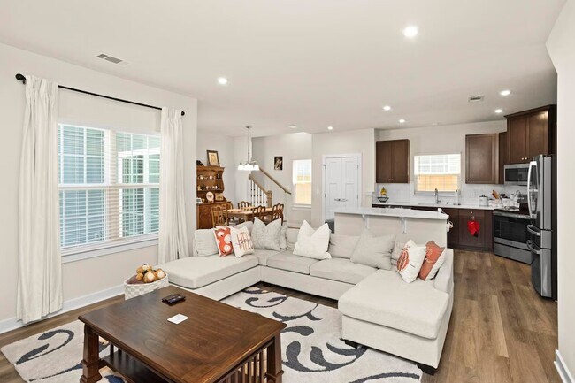 Building Photo - 8209 Warbler Wy