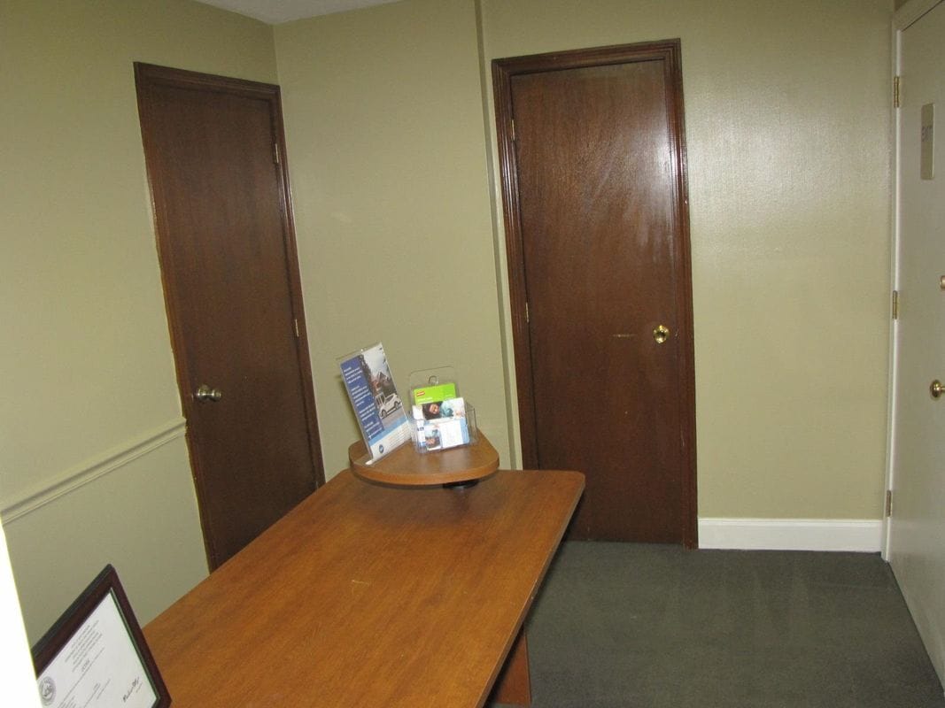 Building Photo - 1100 Valley