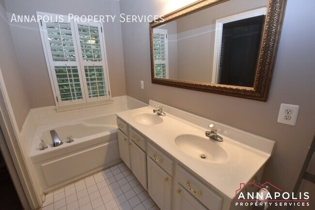 Building Photo - 30 Harbour Heights Dr