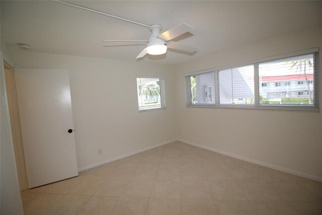 Building Photo - 450 SW 9th St