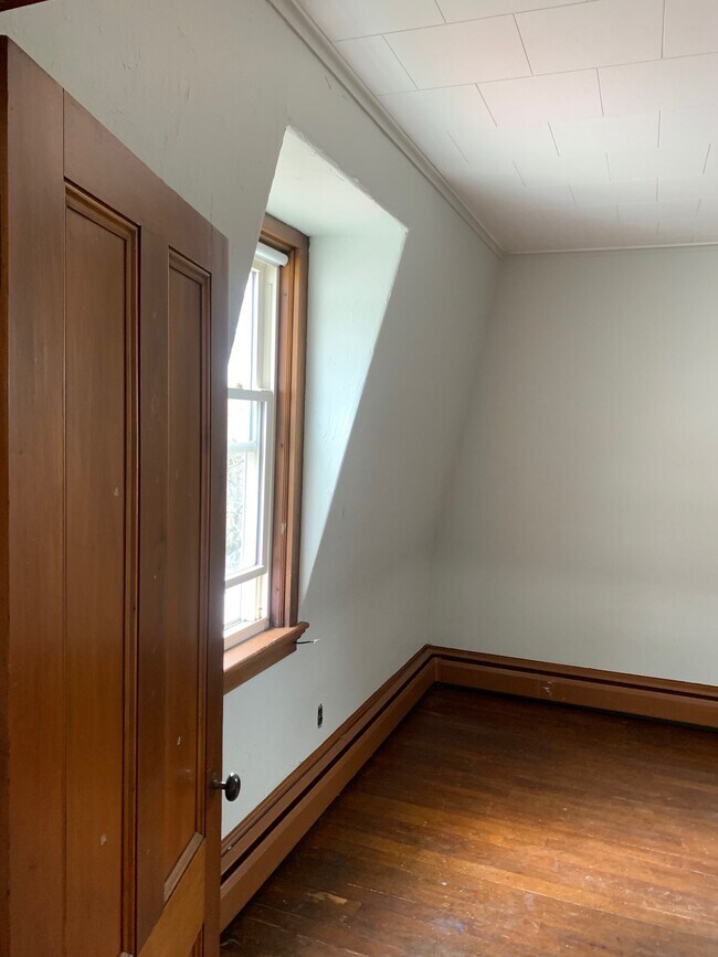 Building Photo - 472 Marlboro St
