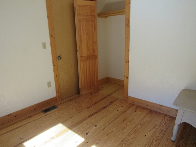 Building Photo - $1,400 - 2 Bedroom / 1 Bath Cabin in Tuckaseegee with Lovely Mountain View