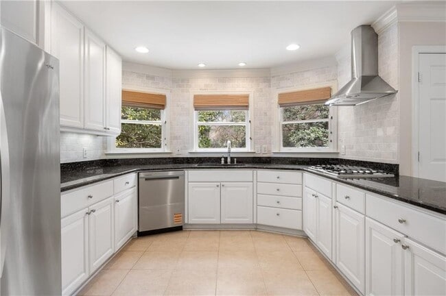 Building Photo - 128 Osner Dr NE