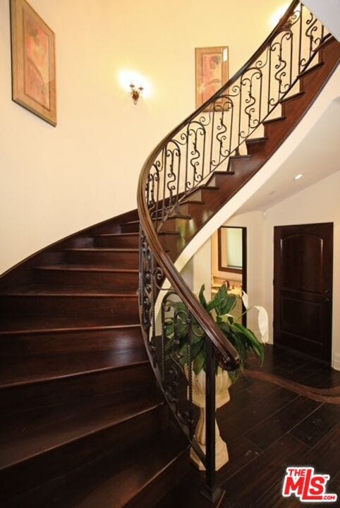 Building Photo - 525 S Gretna Green Way