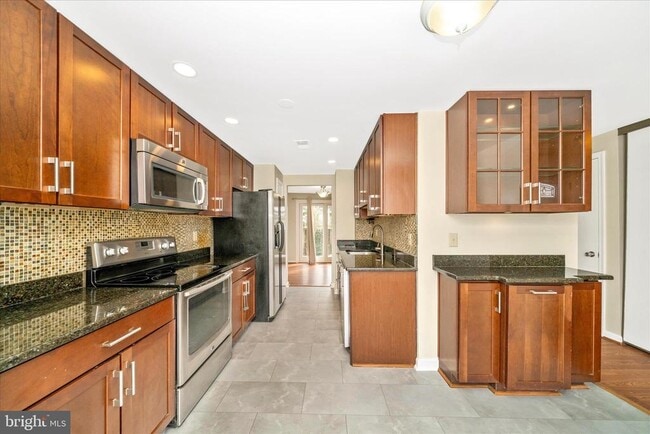 Building Photo - 106 Lamont Ln