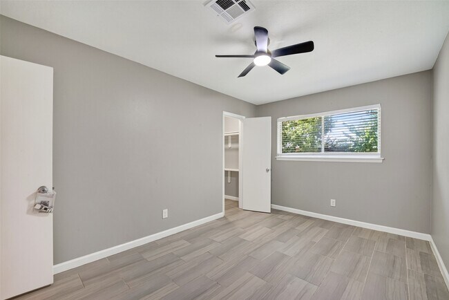 Building Photo - 7607 Tanager St