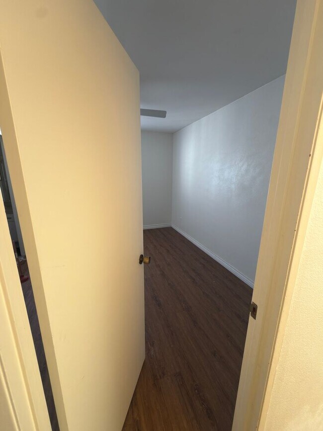 Building Photo - DESIRABLE TWO BEDROOM TWO BATH HOME IN STUDIO CITY
