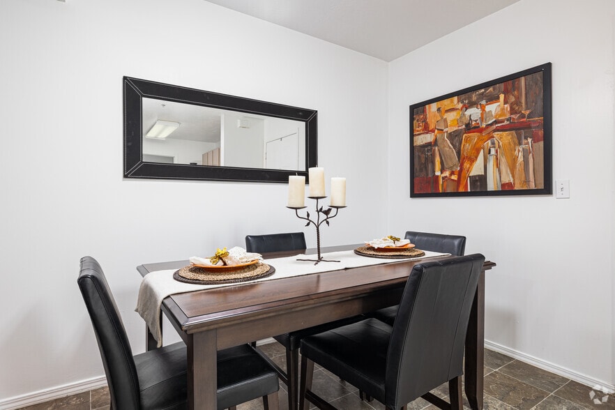 3BR, 2BA - 1,230SF - Dining Room/ - Legacy Springs