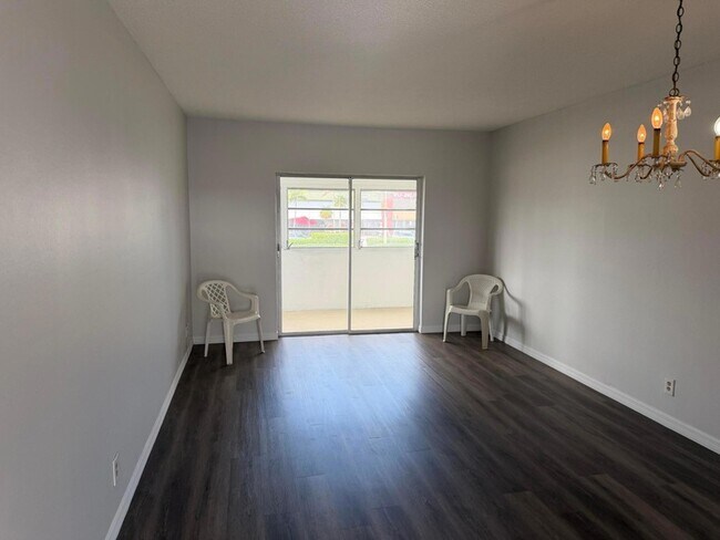 Building Photo - 1113 Lake Terrace