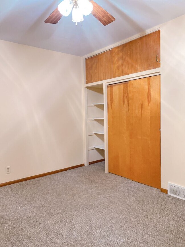 Building Photo - 3 bd, 1 bth South Omaha/Hanscom Park Home with Attaced 1 car garage! $1,425! MOVE IN SPECIAL READ...