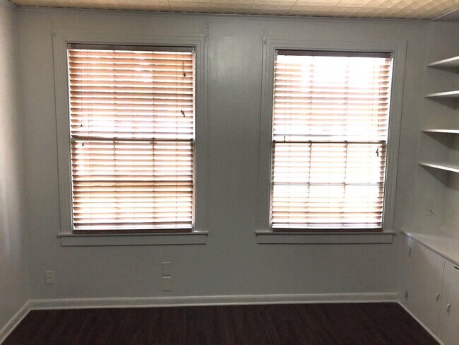 Building Photo - 3 Bedroom/1 bath home on corner lot with a large fenced back yard