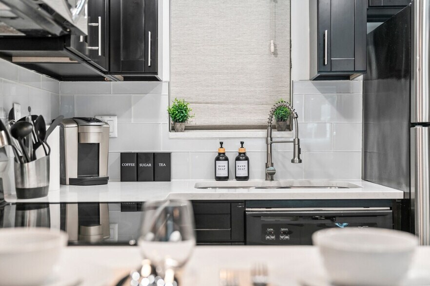 Building Photo - 365 N Ocean Blvd