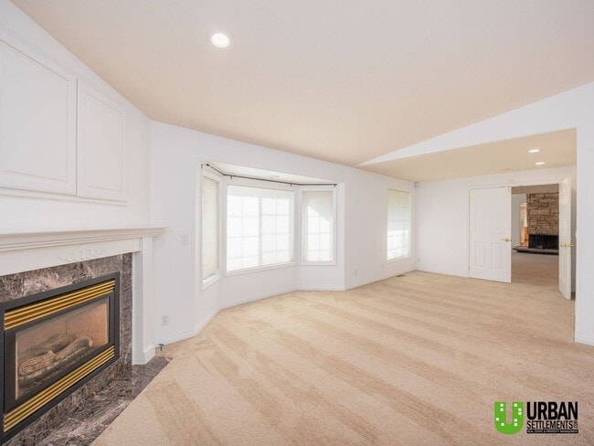 Building Photo - Spacious Glenrose Retreat | 3 Bed + Shop + Private Wooded Setting