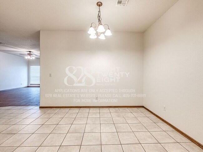 Building Photo - *AVAILABLE NOW!* CUTE 3 BED/2 BATH DUPLEX IN NORMAN!