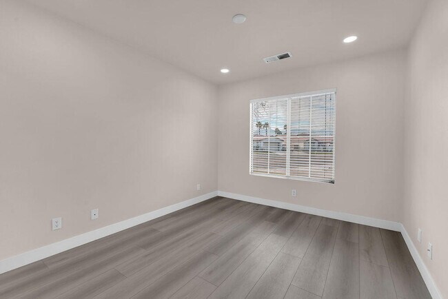 Building Photo - 83950 Avenida Serena