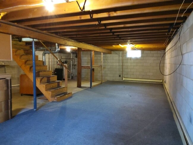 Building Photo - 213 Crystal Vly Dr