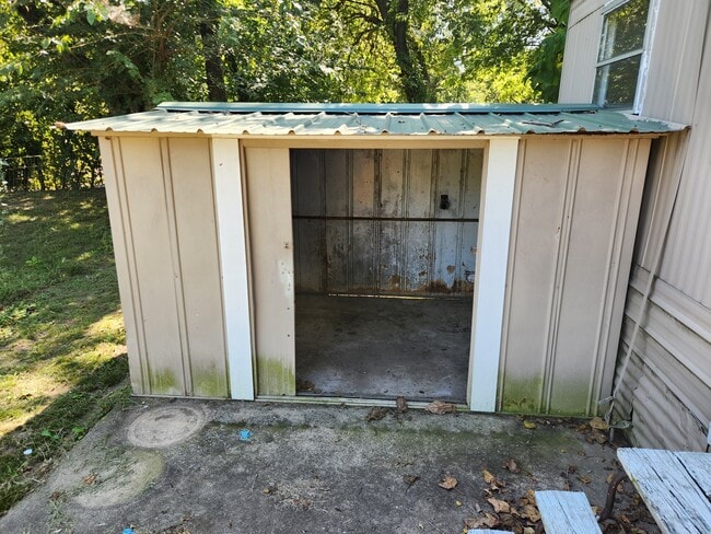 Building Photo - 921 Orchard St