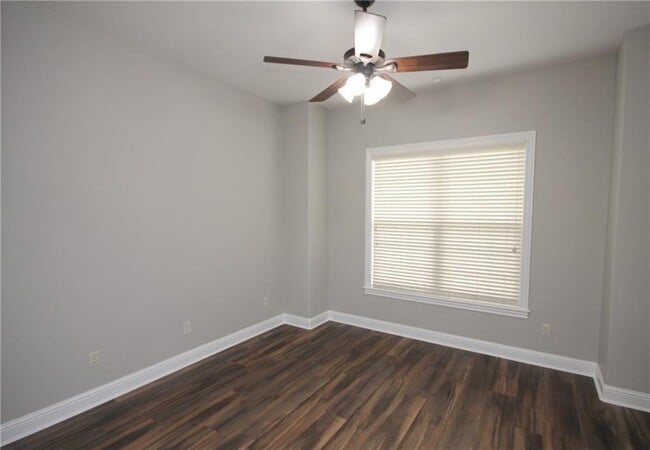 Building Photo - 610 Lyndal Ln
