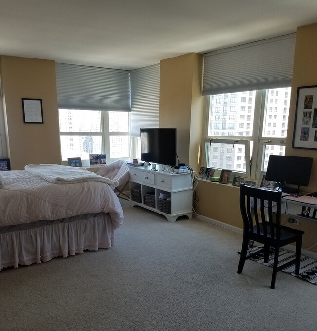 Building Photo - 345 N LaSalle St