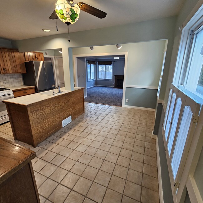 Building Photo - 3-Bedroom Home with 2 Full Baths in Prime ...