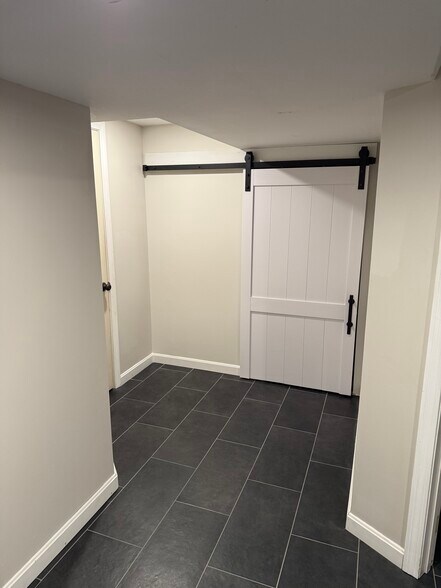 Building Photo - 28 Nagle St