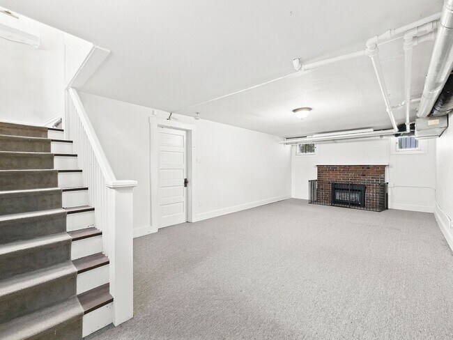 Building Photo - 640 Columbine St