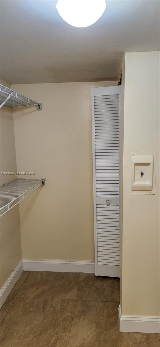 Building Photo - 2810 Riverside Dr