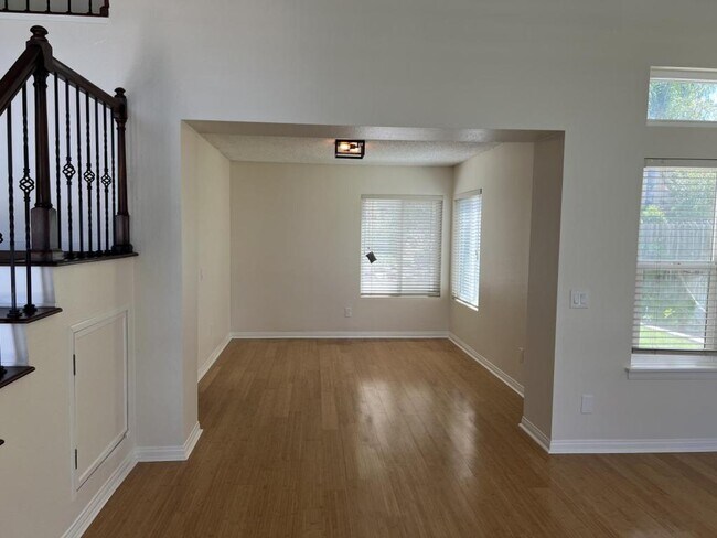 Building Photo - 33367 View Crest Dr