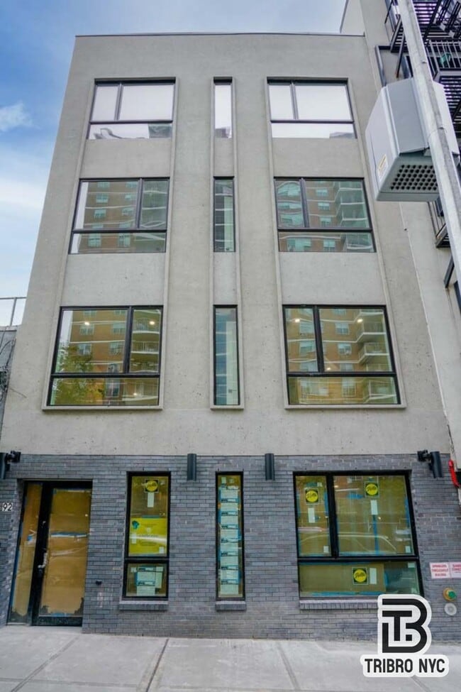 Building Photo - 3 bedroom in Brooklyn NY 11206