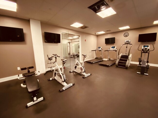 Building Photo - 1210 Chestnut St