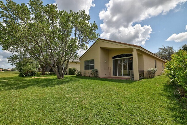 Building Photo - 688 Stanford Ln