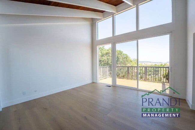 Building Photo - 645 Fawn Dr