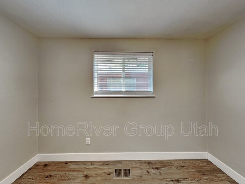 Building Photo - 548 N Redwood Rd
