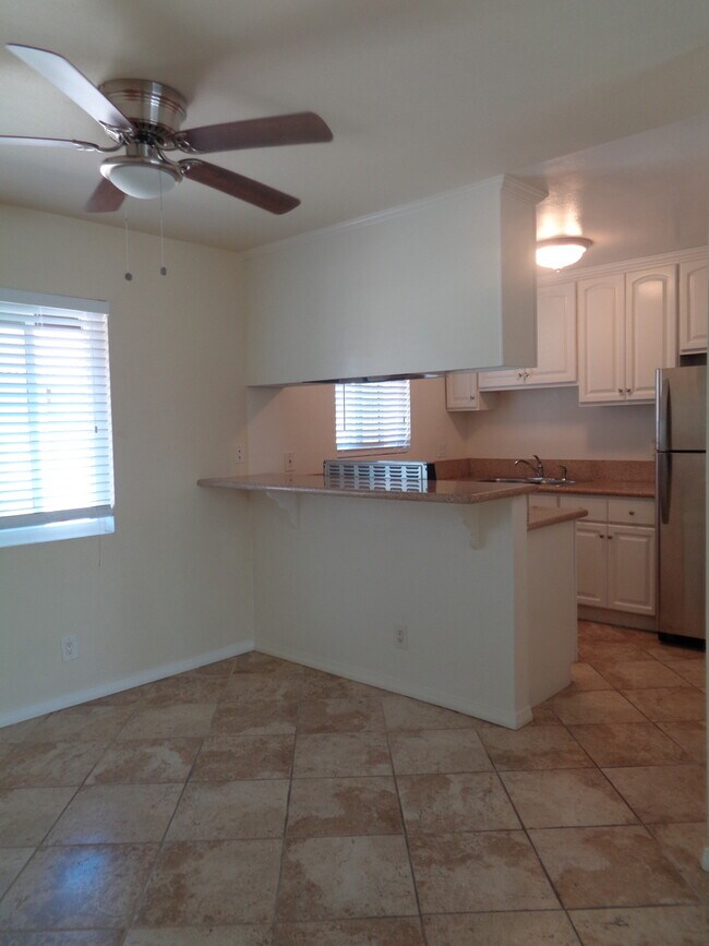 Building Photo - 607 E Utica Ave