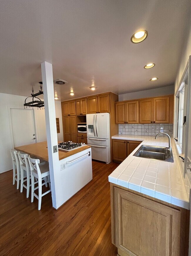 Building Photo - Charming 3 bedroom 1.5 bath home in La Mesa, with brand new Spa Jacuzzi! $3,295