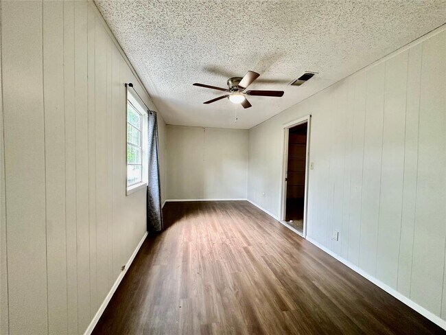 Building Photo - 1504 Sagebrush Dr