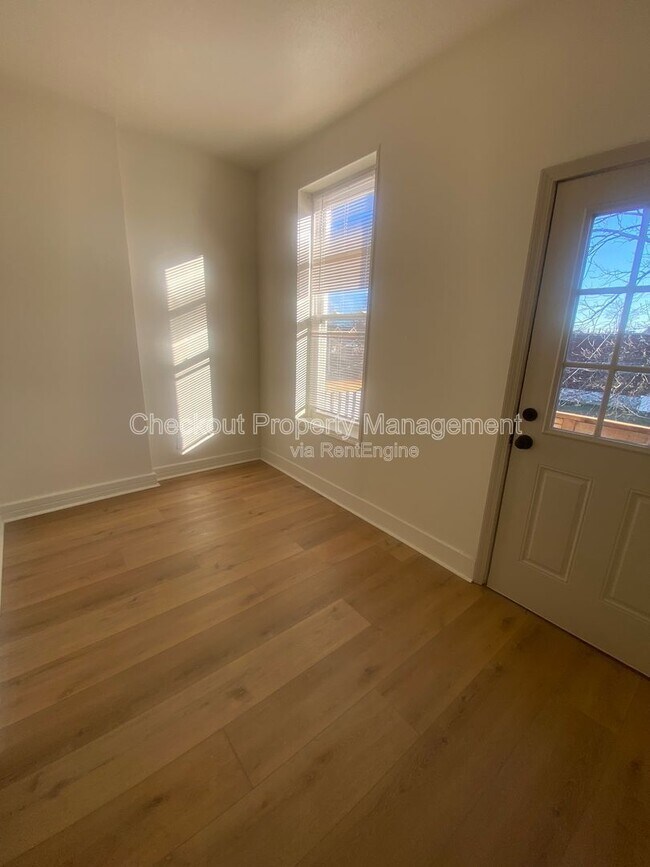 Building Photo - 3030 Chippewa St