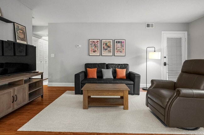 Building Photo - 50 Bayberry Dr