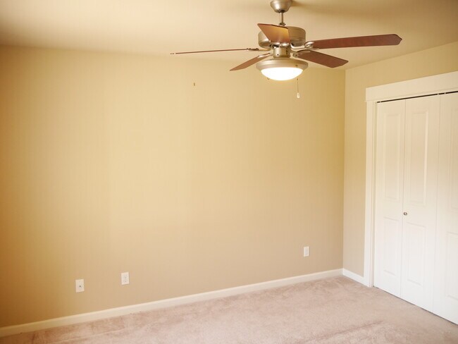 Building Photo - 5 Bedroom 2.5 Bath Home Near Downtown Redmond