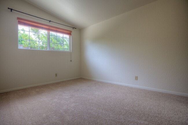 Building Photo - Spacious 3 bed/2bath home in Southgate Hay...