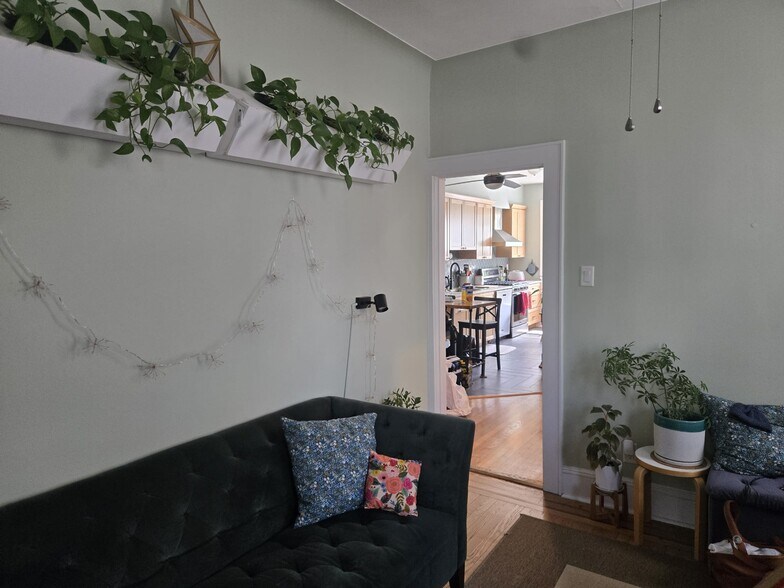 Building Photo - 63 68th St